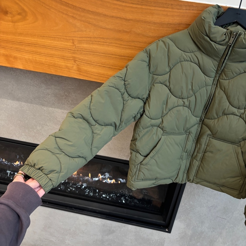 NWOT GAP Relaxed Quilted Nylon Jacket, Size S - Picture 8 of 14